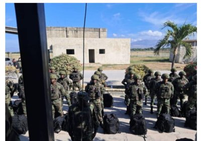 Un groupe de soldats des Forces Armées d’Haïti en formation en Martinique