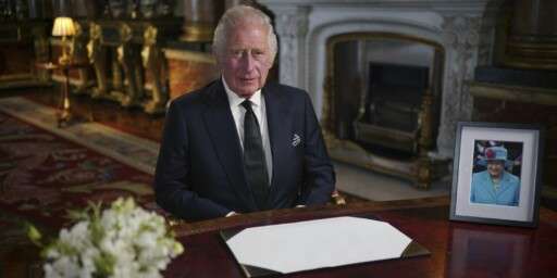Le roi Charles III promet de marcher sur les traces d’Elizabeth II - Angleterre, Charles III, Elizabeth II